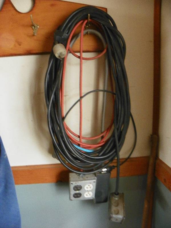 lot 2 image: Extension cords with outlet end