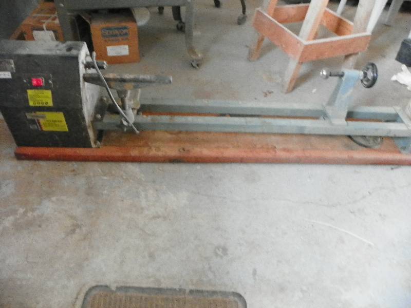 lot 5 image: Professional Woodworker 4 speed wood lathe