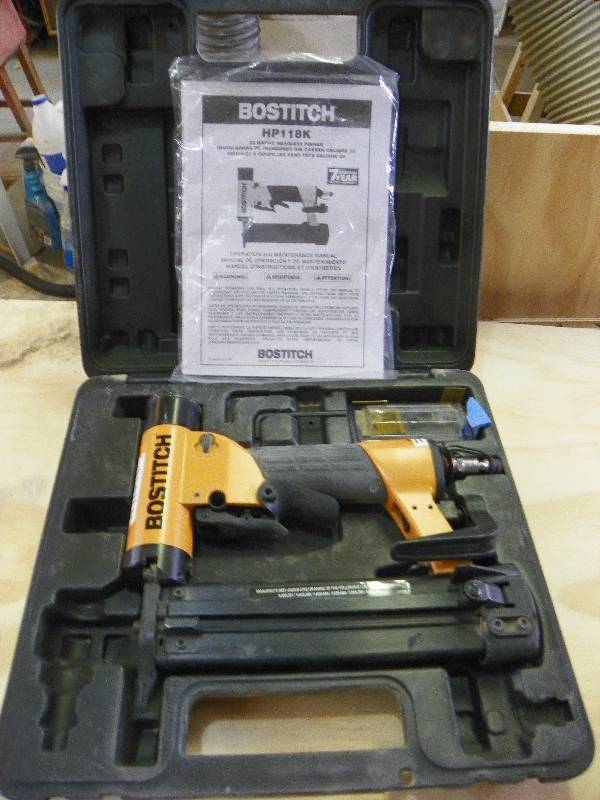 lot 30 image: Bostitch headless pinner