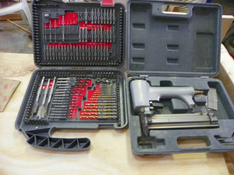 lot 31 image: Pnuematic stapler, Drill and Drive accessory set