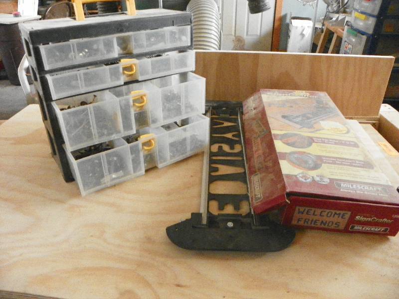 lot 39 image: Sign Crafter Jig and storage tote with contents