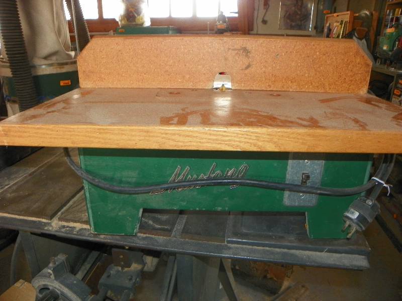 lot 45 image: Mustand Router table