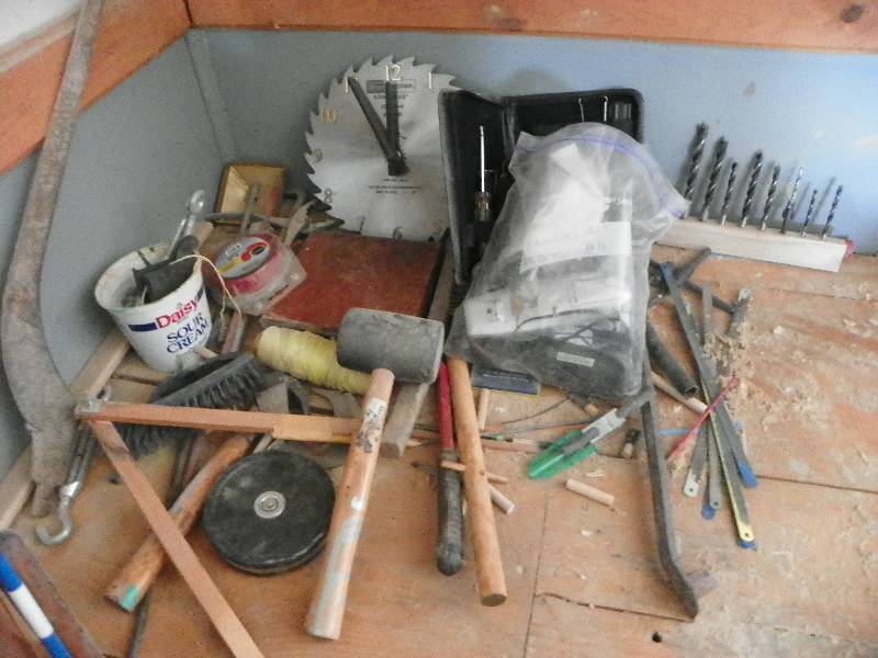 lot 54 image: Hand tools, hammer, drill bits, clock, string and more