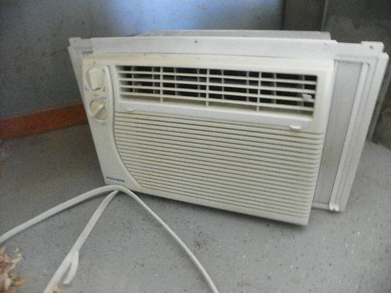 lot 62 image: Fedders window AC unit