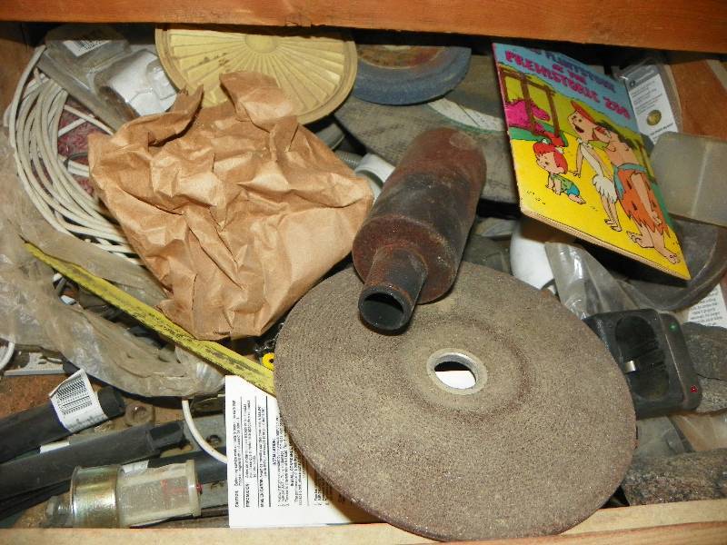 lot 78 image: Contents of drawer, misc items