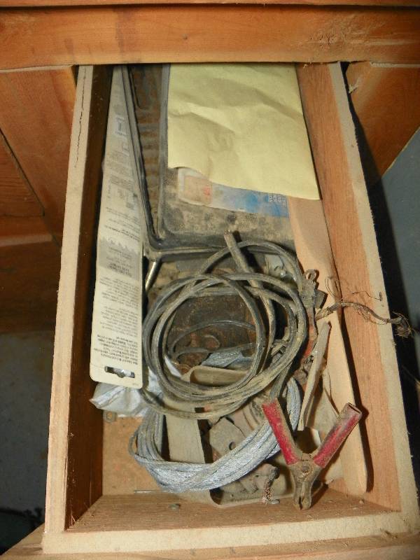 lot 79 image: Contents of drawer, misc items