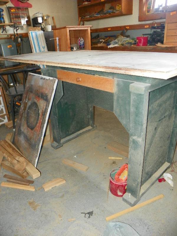 lot 87 image: Workbench with misc wood