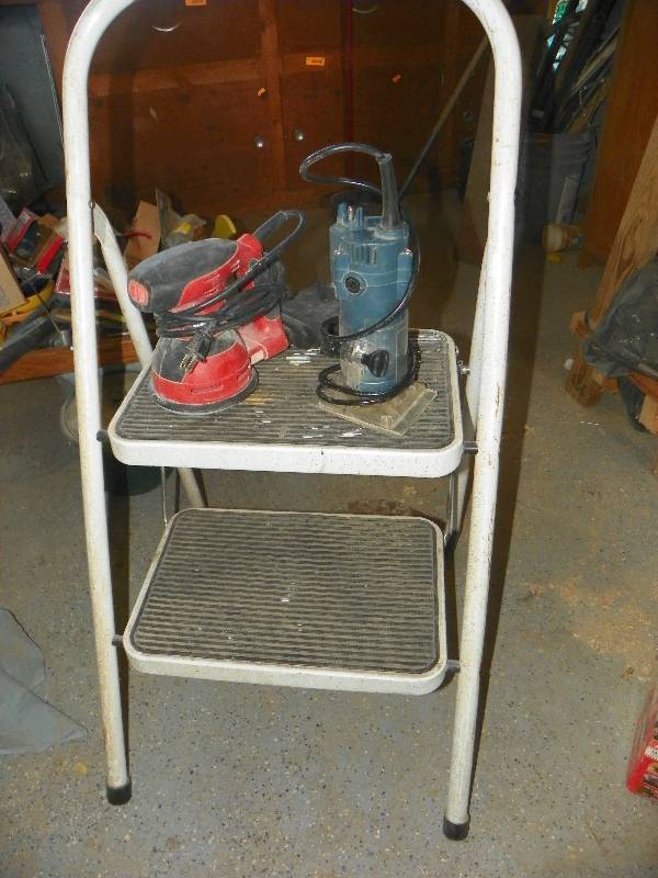 lot 98 image: Router, Sander and small step stool