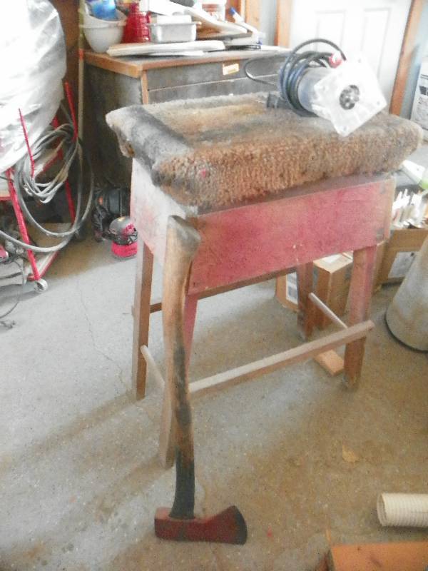 lot 100 image: Small covered work bench, router and axe.