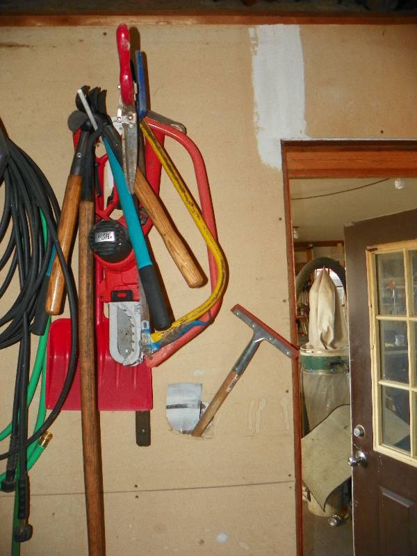 lot 106 image: bow saw, hedge clippers, small shovel and squeegee