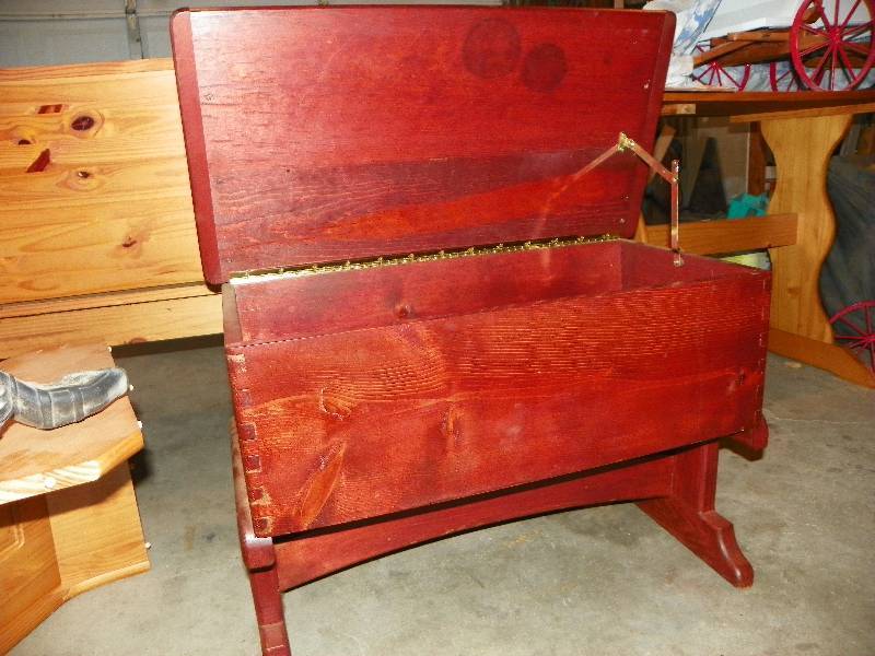 lot 119 image: Wooden bench with storage