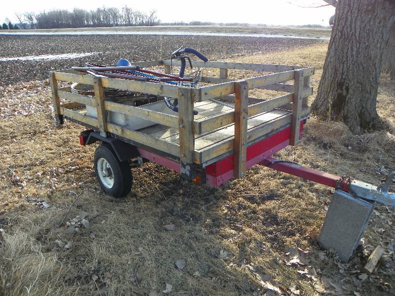 lot 126 image: Lawn And Garden Tailer, includes contents