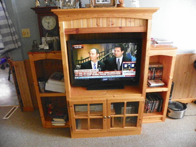 lot 152 image: Entertainment cabinet, contents not included