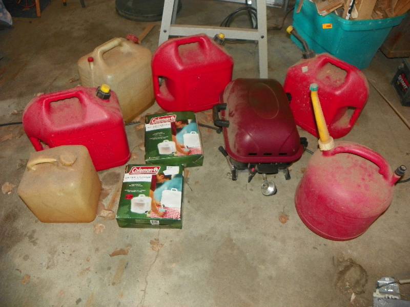 lot 158 image: Gas cans and small grill