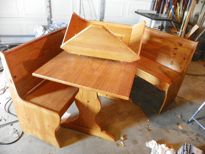 lot 159 image: Breakfast nook table and bench