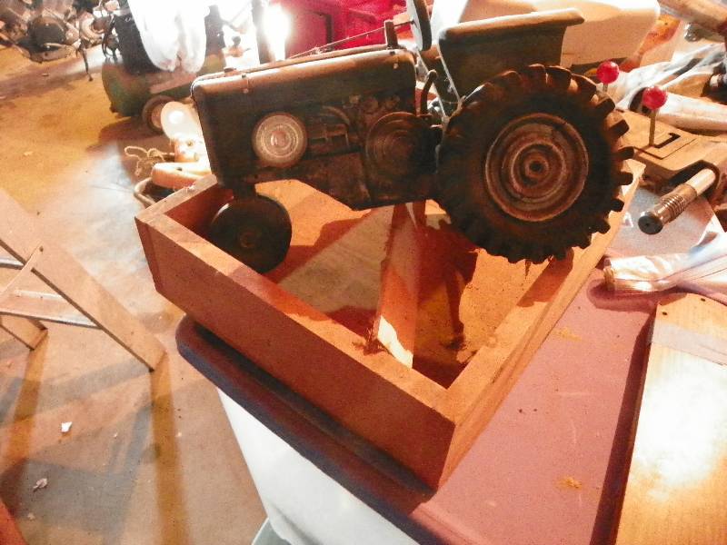 lot 165 image: Toy Tractor
