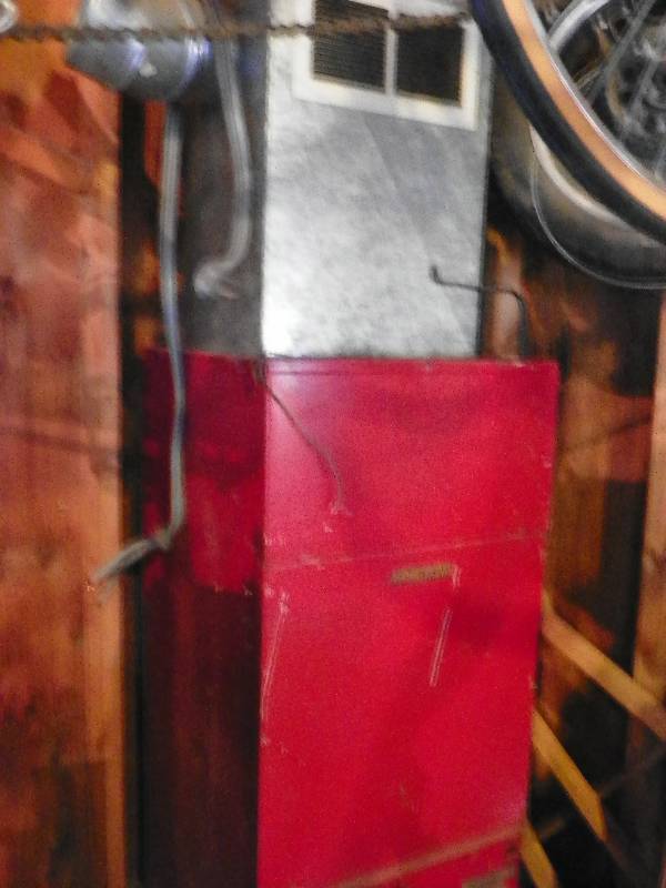 lot 179 image: Garage Furnace With Blower