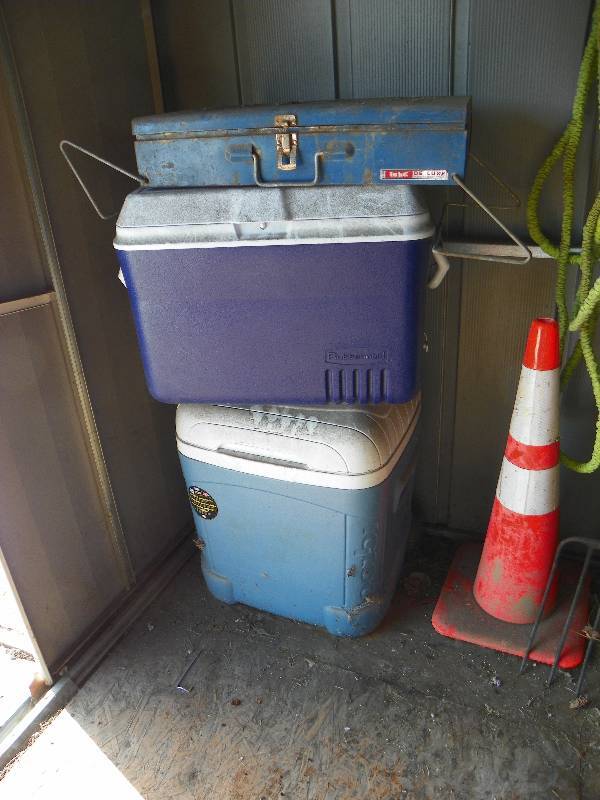 lot 185 image: two coolers and portable grill