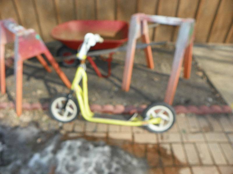 lot 190 image: Scooter, saw horses and wheel barrow