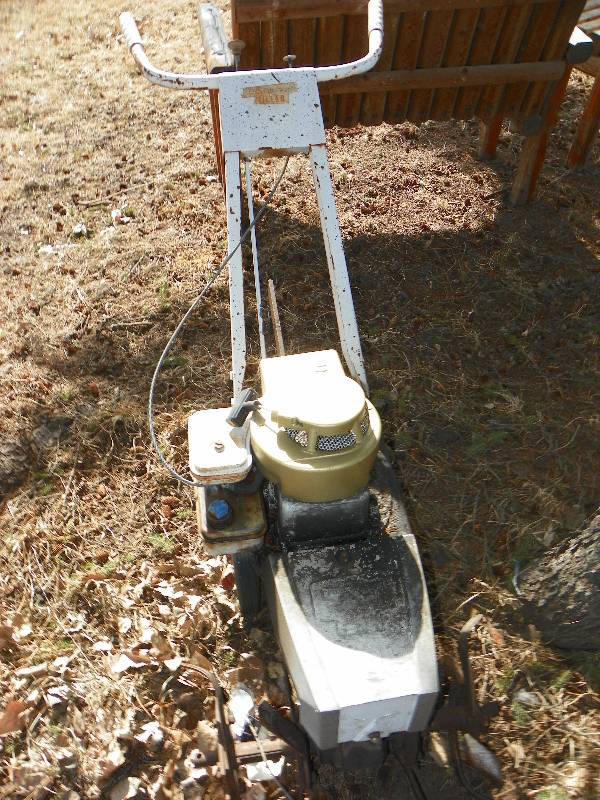lot 193 image: Older garden tiller