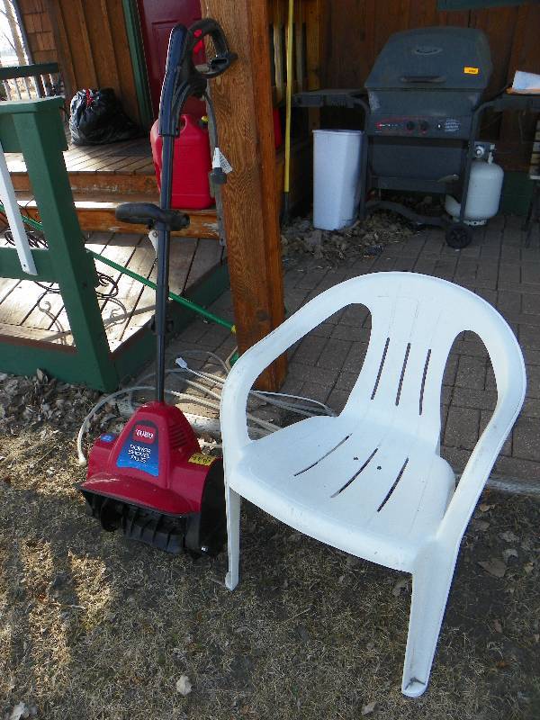 lot 199 image: Plastic lawn chair and Toro Power Shovel