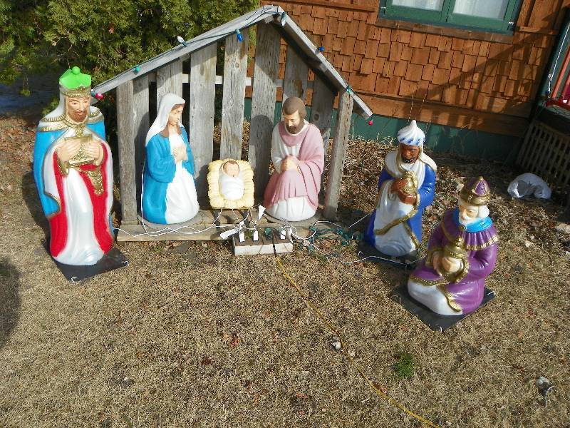 lot 200 image: Nativity Scene set up