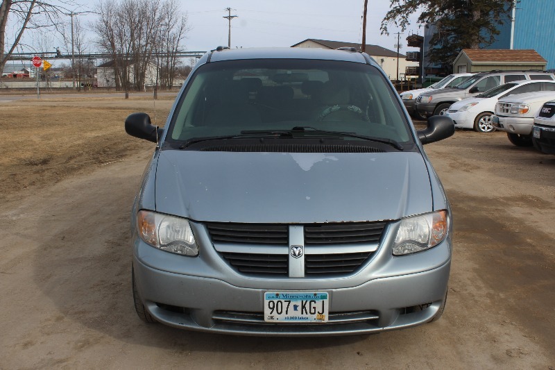 lot 1373 image: 2005 Dodge Grand Caravan SE - Stow n Go