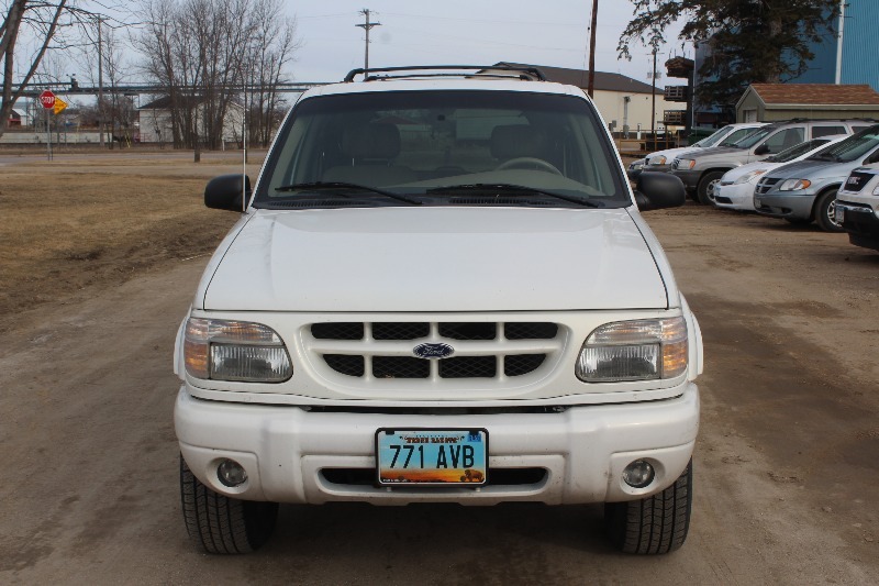 lot 1374 image: 1999 Ford Explorer Limited AWD