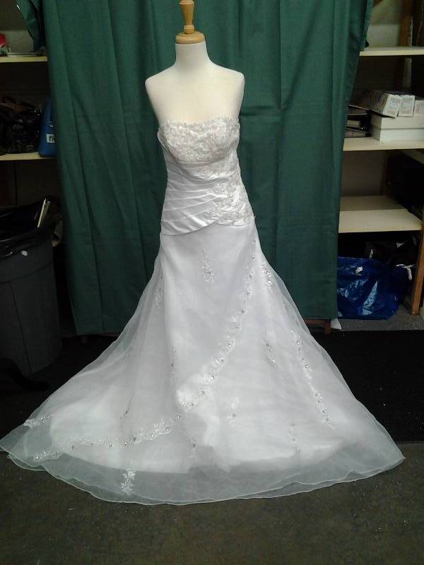 No Label White Chiffon With Rhinestone Size 10