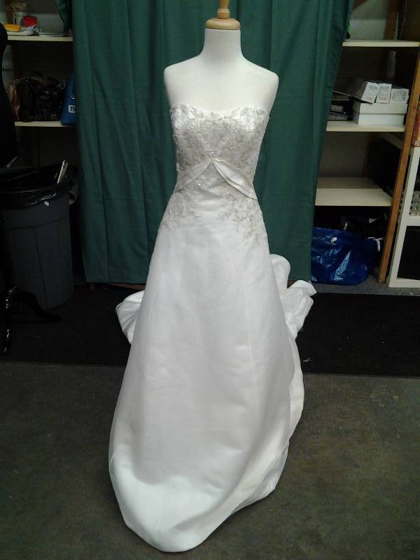 Bonny Ivory With Rhinestones Size 10
