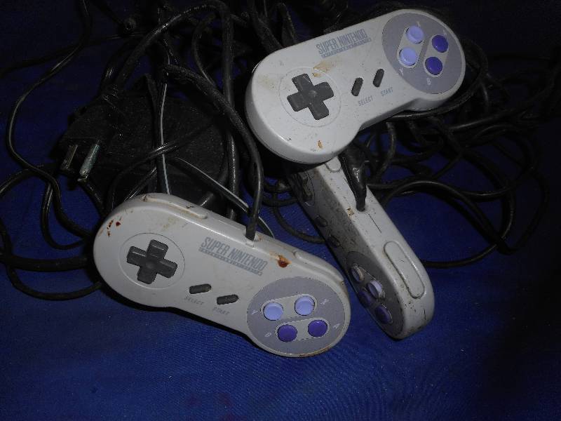 3 SUPER NINTENDO GAME CONTROLERS