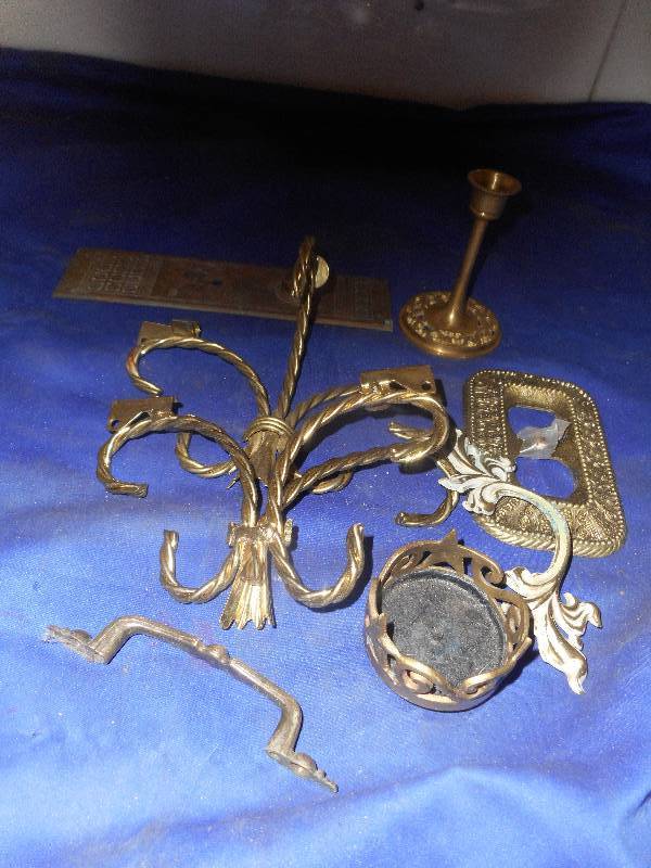 VINTAGE METAL WARE