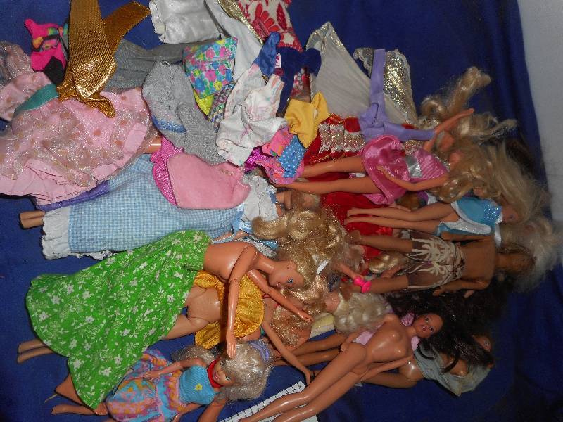 19 COLLECTIBLE BARBIES AND CLOTHS