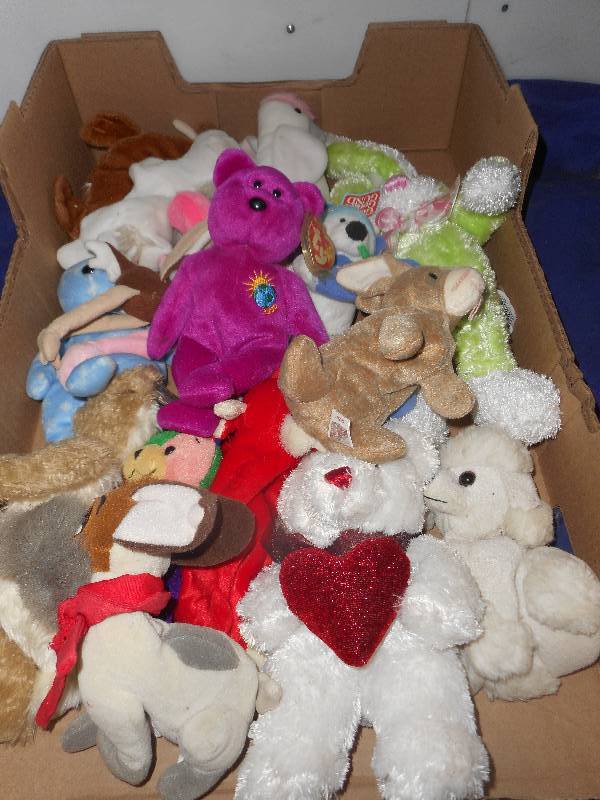 COLLECTIBLE BEANIE BABYS