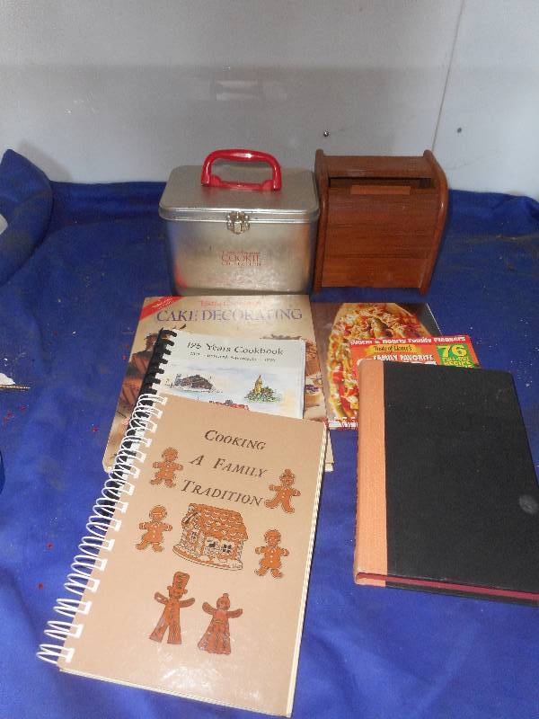 VINTAGE RECIPE BOXES AND COOK BOOKS