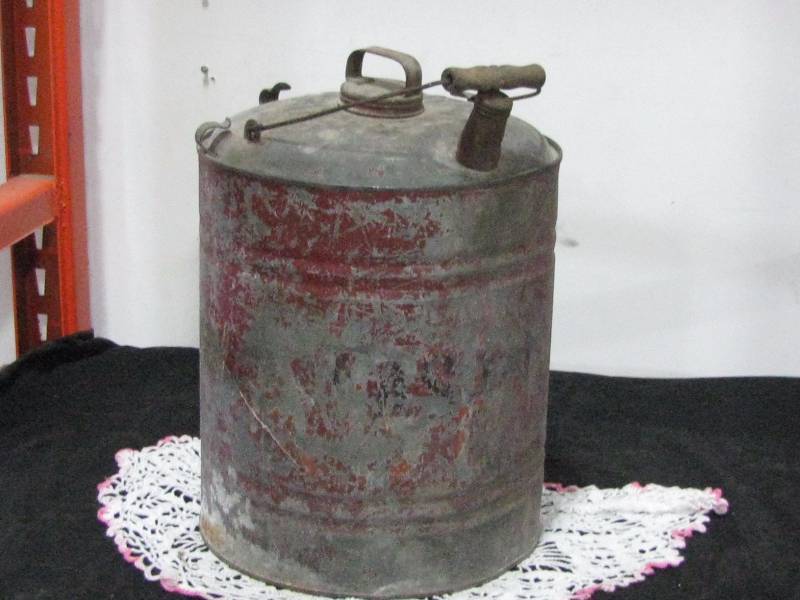 lot 23 image: 5gl Gas Can