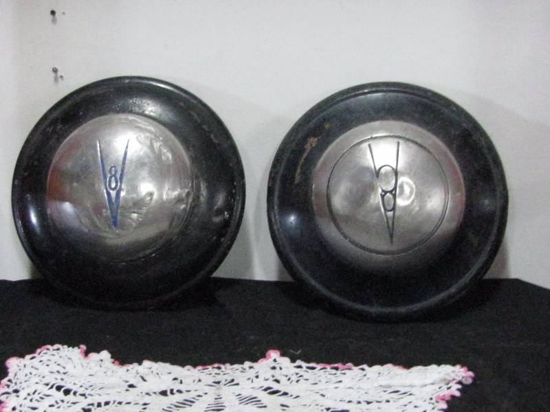 lot 27 image: 36-39 Ford Hubcaps