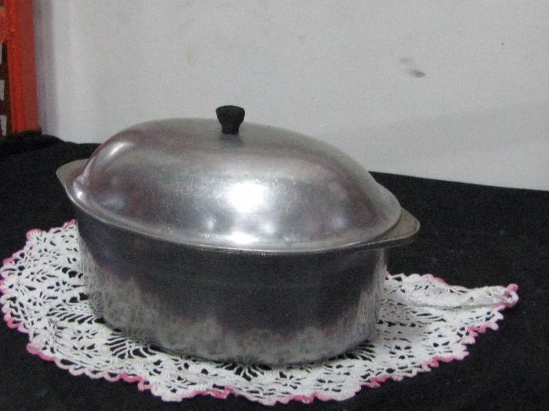 lot 35 image: Household Institute Aluminum Roaster