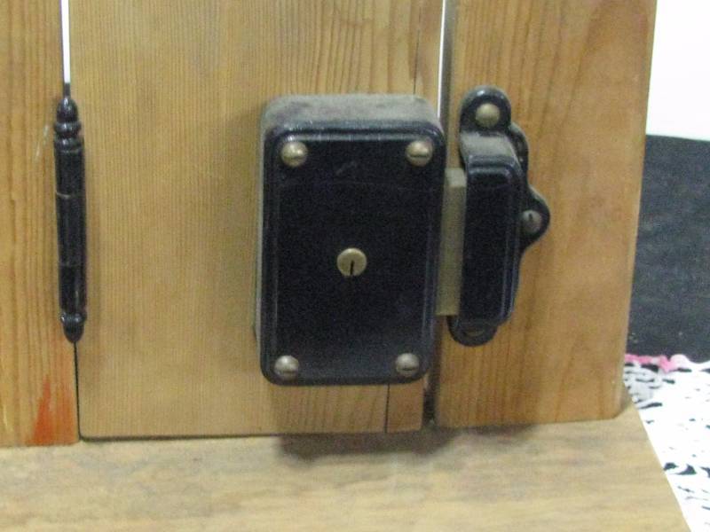 lot 49 image: Dead Bold Lock wKey