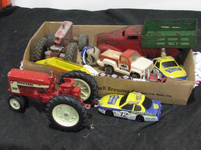 lot 78 image: Misc Toy Lot