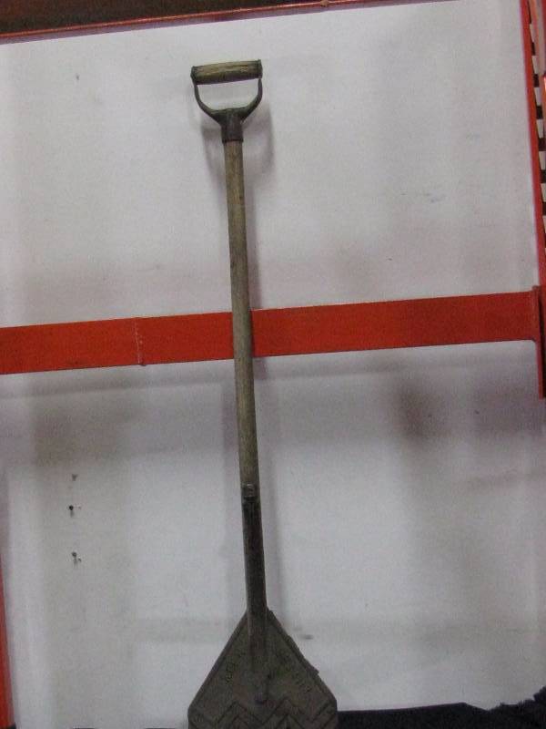 lot 86 image: Vintage Keen Kutter Hay Knife