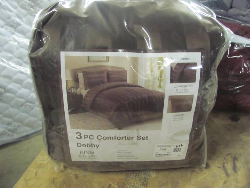 lot 42 image: Brand New Victoria Classics 2 Dobby Stripe 3 Piece King Comforter Set