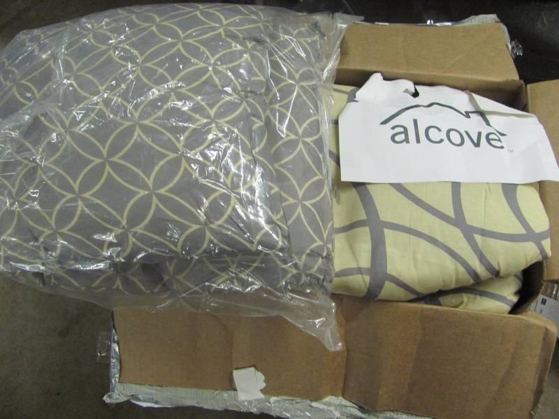 lot 47 image: Brand New alcove Acadia 20 Piece Queen Bedroom Set