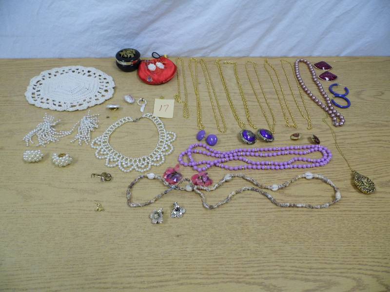 lot 17 image: Costume Jewelry