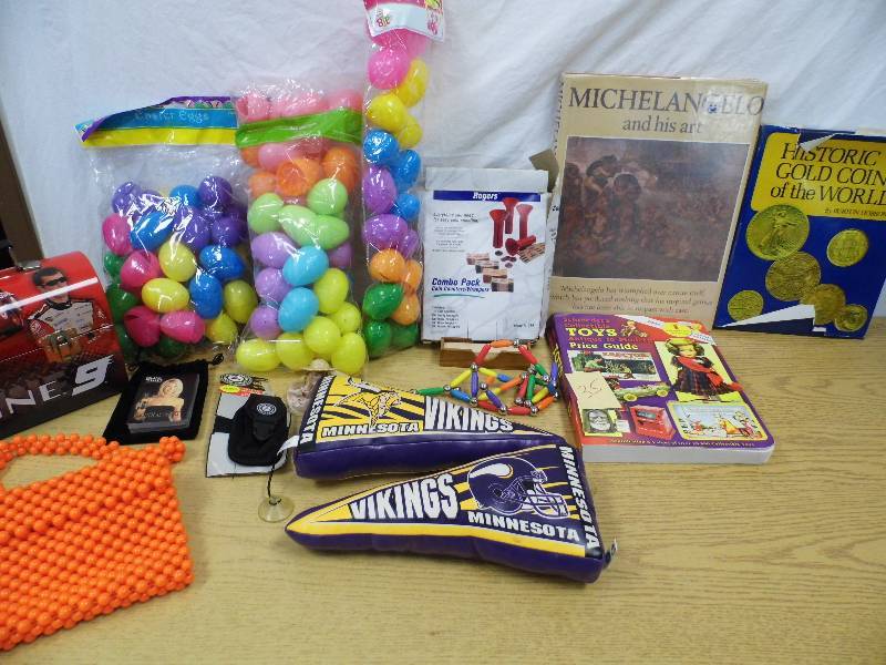 lot 35 image: Easter Eggs - cards - Books