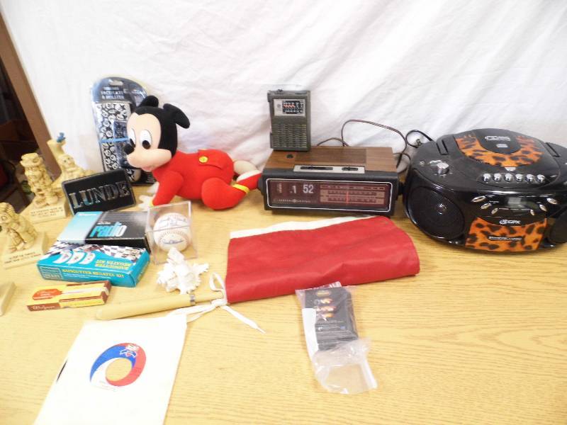 lot 54 image: Radios - Baseball  - Semifore Flag