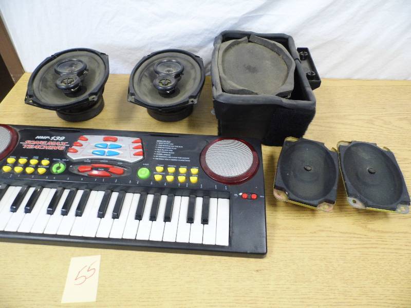 lot 55 image: Speakers w Keyboard
