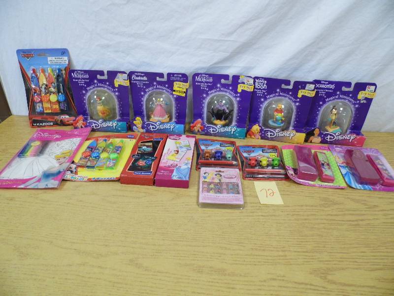 lot 72 image: Disney Items
