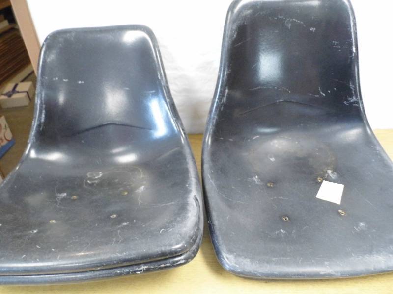 lot 87 image: 4 Vintage Chair Seats