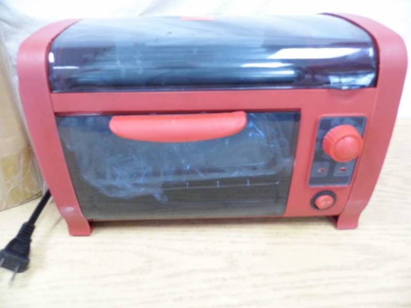 lot 9 image: Store Return Hot Dog Roller  Toaster Oven